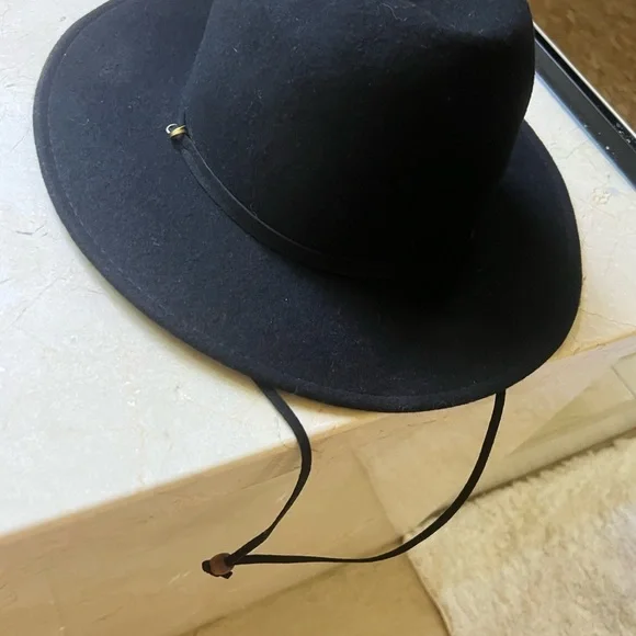Black Wide brined hat - Picture 3 of 4